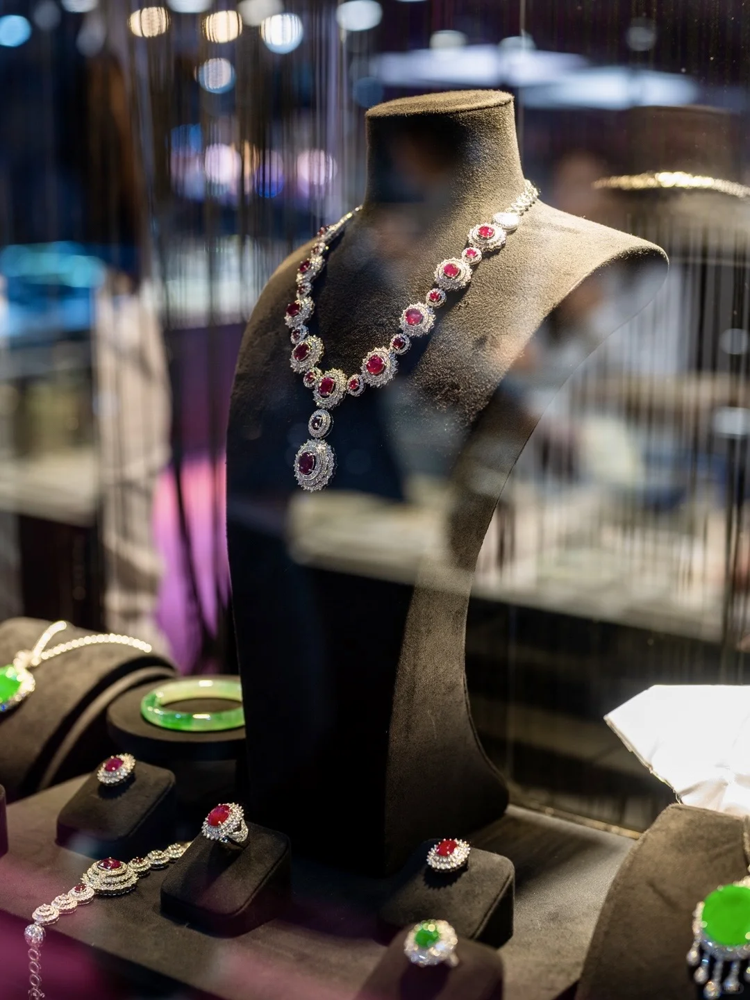 是谁还不知道，有个免票?的珠宝展……