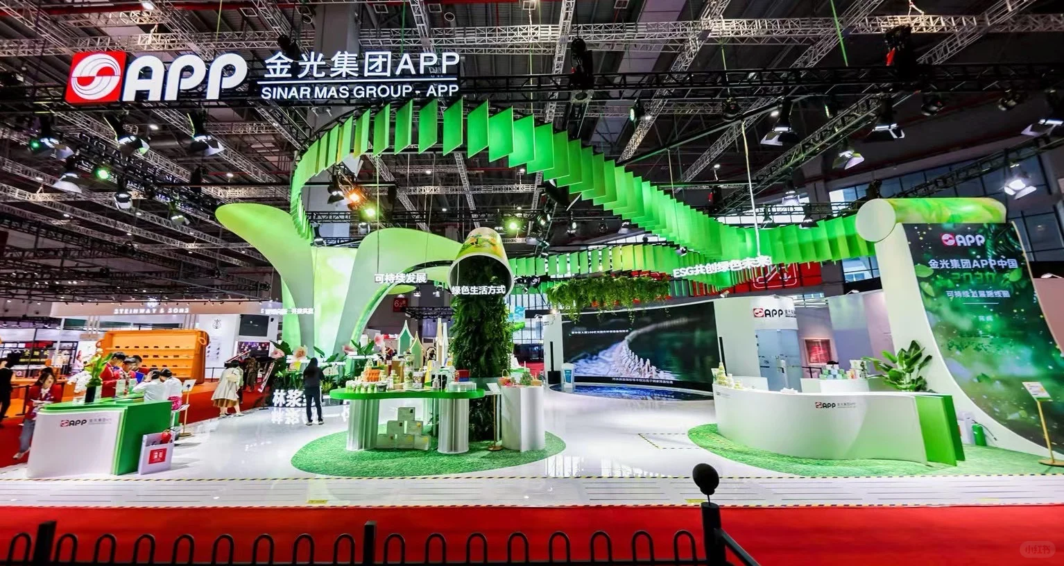 鲜花、草地、绿植！进博会的魅力！