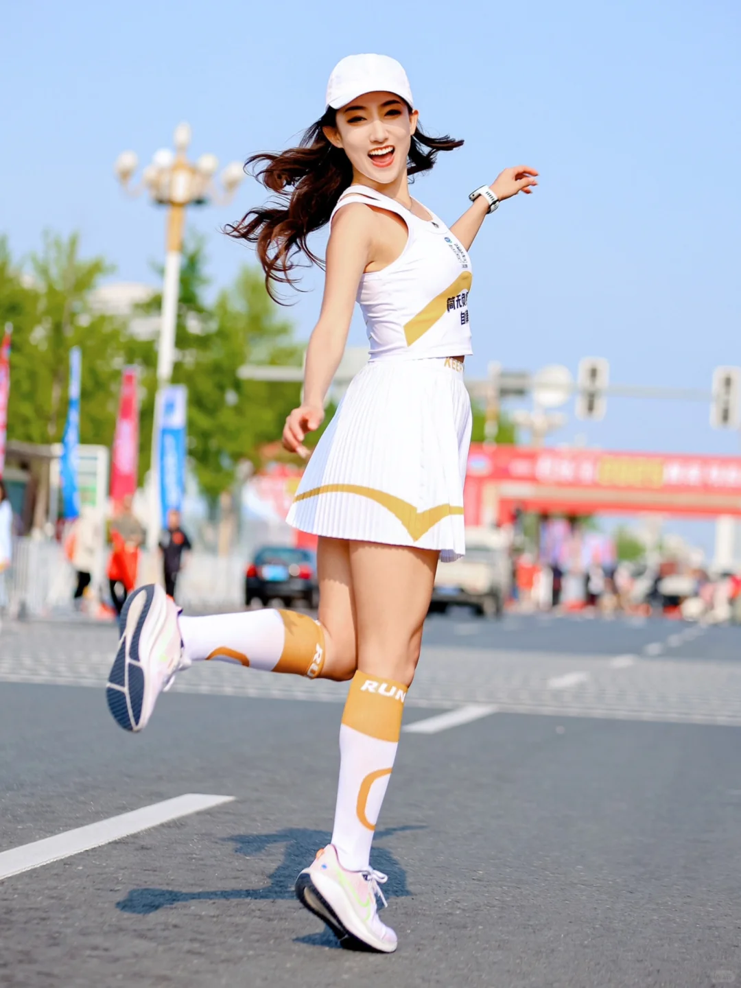 保定马拉松｜跑嗨了吃爽了?驴肉火烧管够!