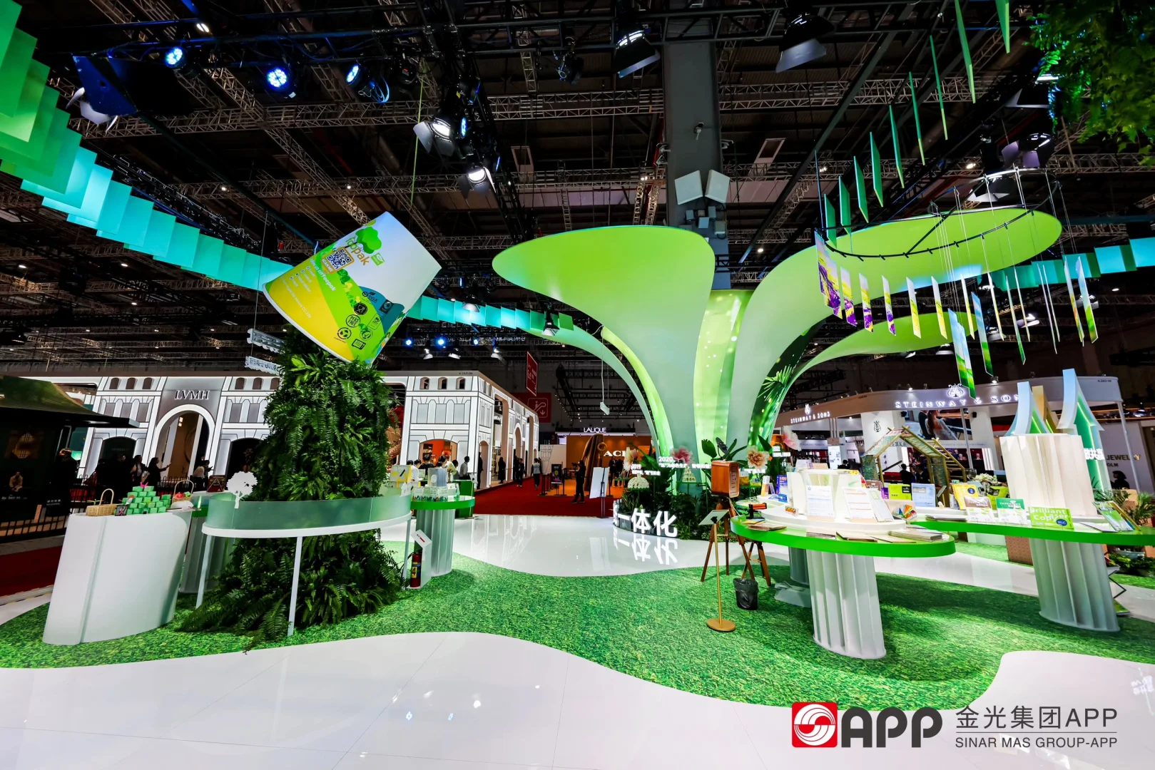 鲜花、草地、绿植！进博会的魅力！