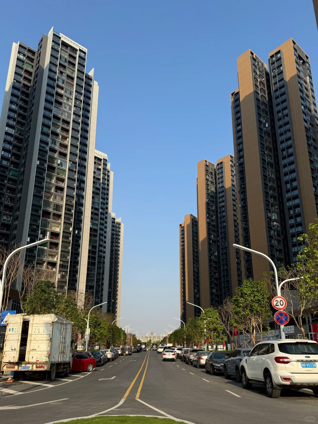 会展城实验学校旁街心公园