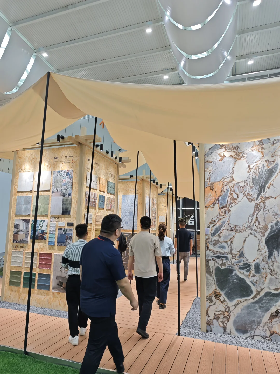 潭洲会展来依诺逛逛