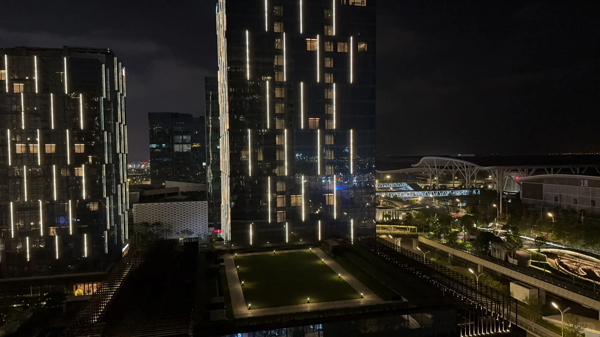 夜晚的会展新城