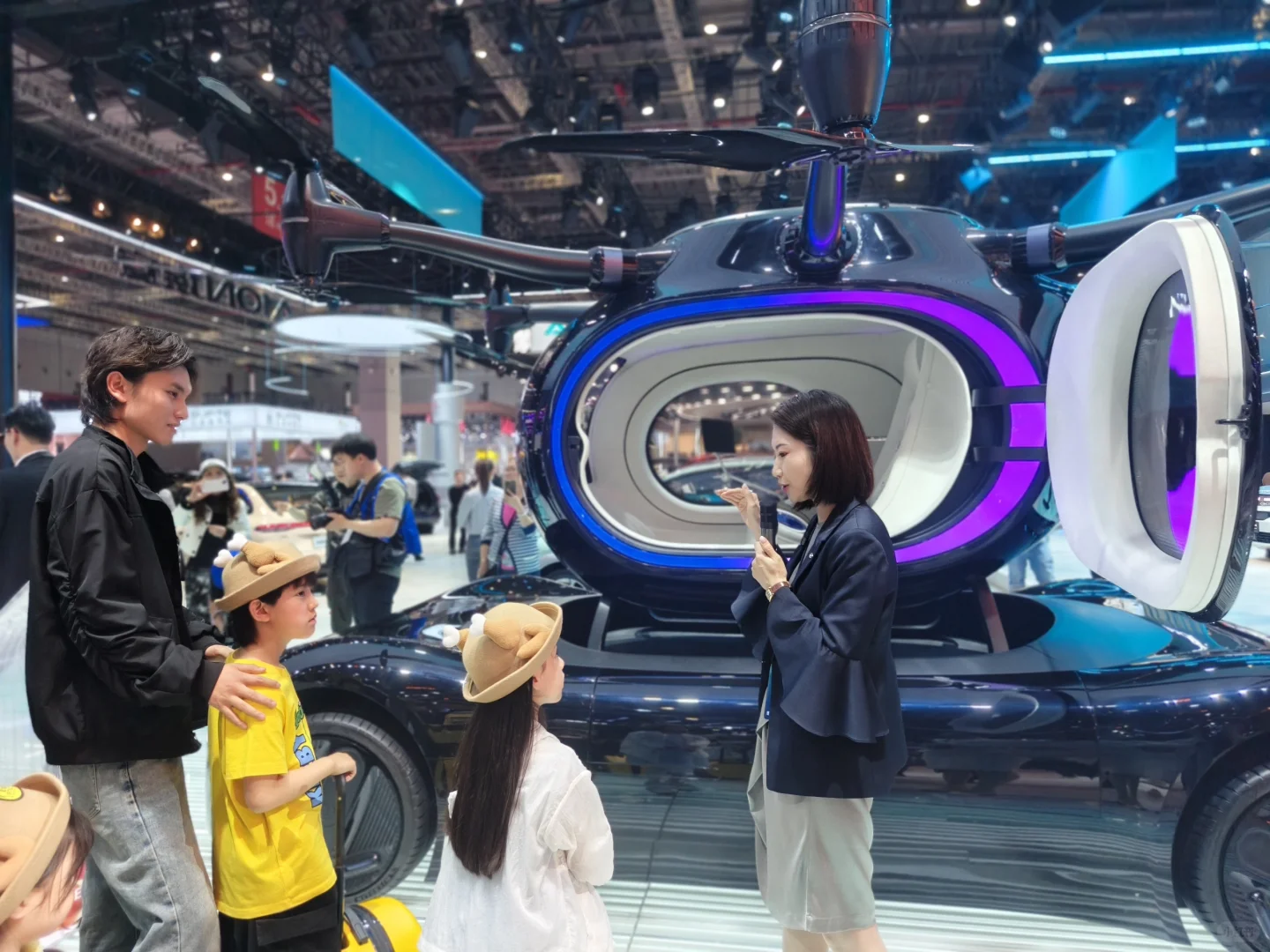 上海国家会展中心玩耍的一天