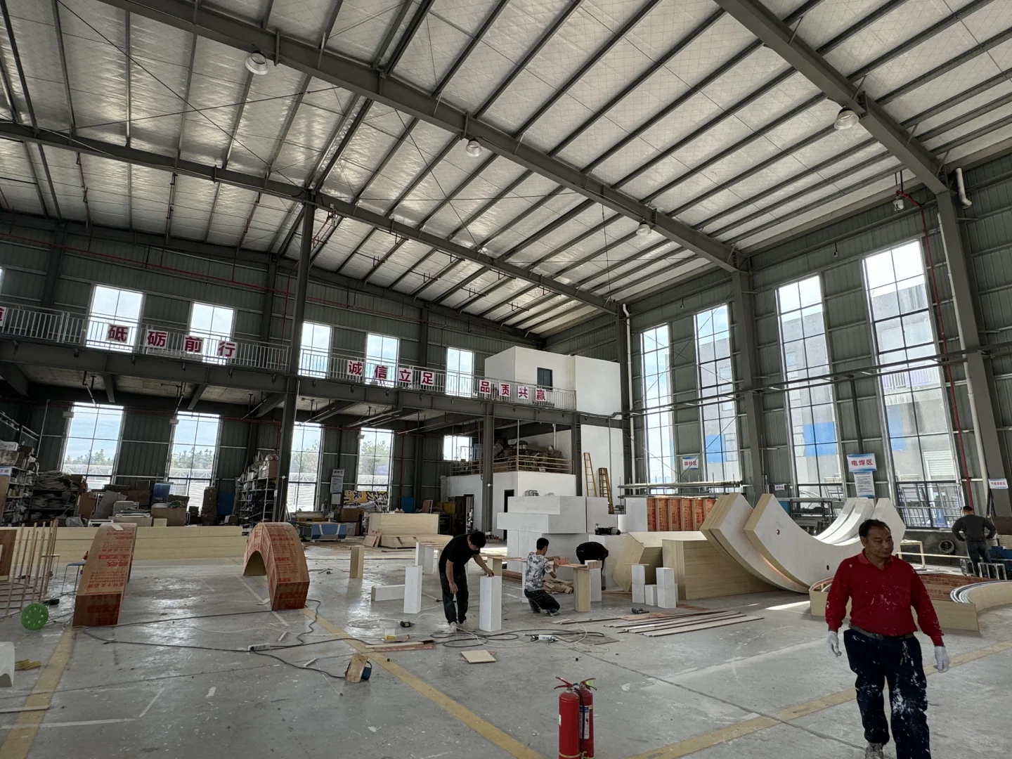 ?鲁班会展长沙展览搭建工厂实拍?