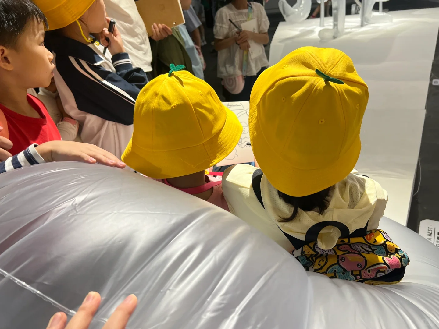 守展位真的好累