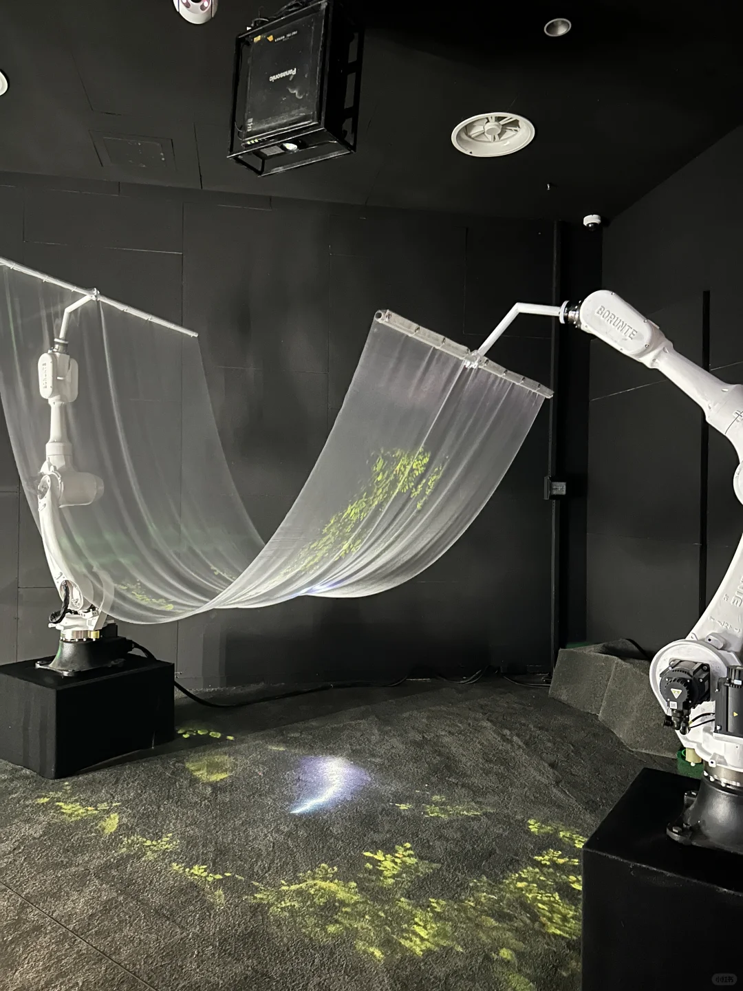 头次看到这么多AI的展！仿佛进入未来世界！