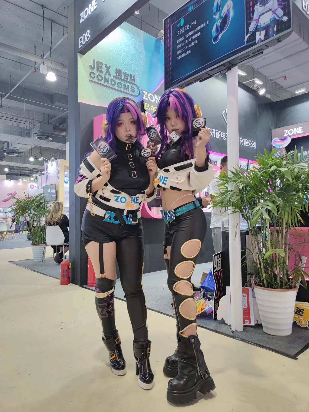 API上海成人展随拍 看到了喜欢的品牌tt