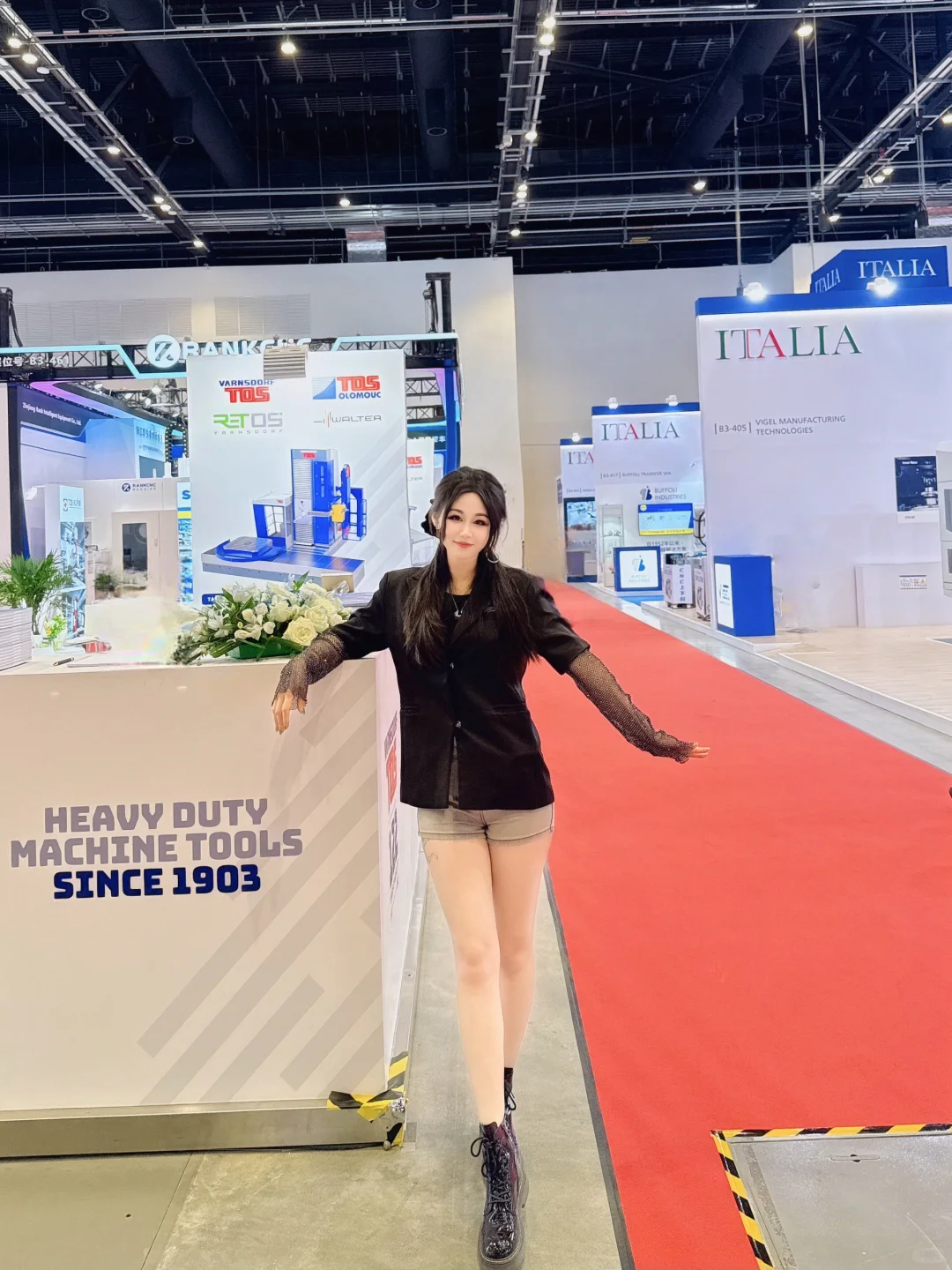 来参加展会啦～