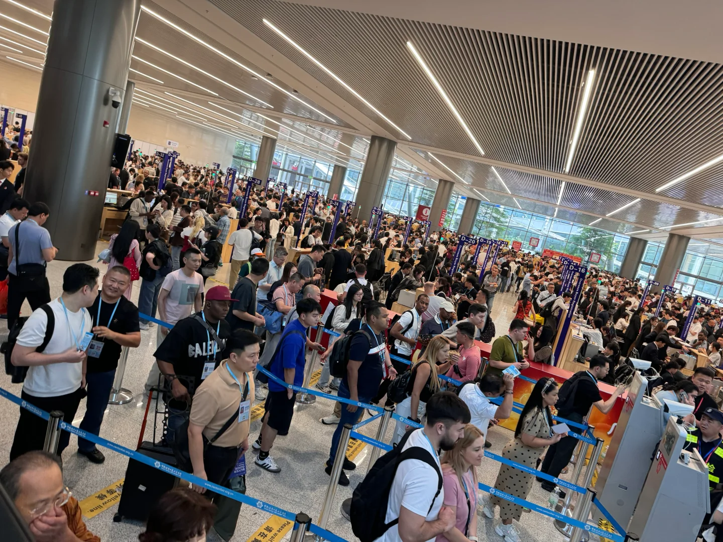 广交会好多人啊