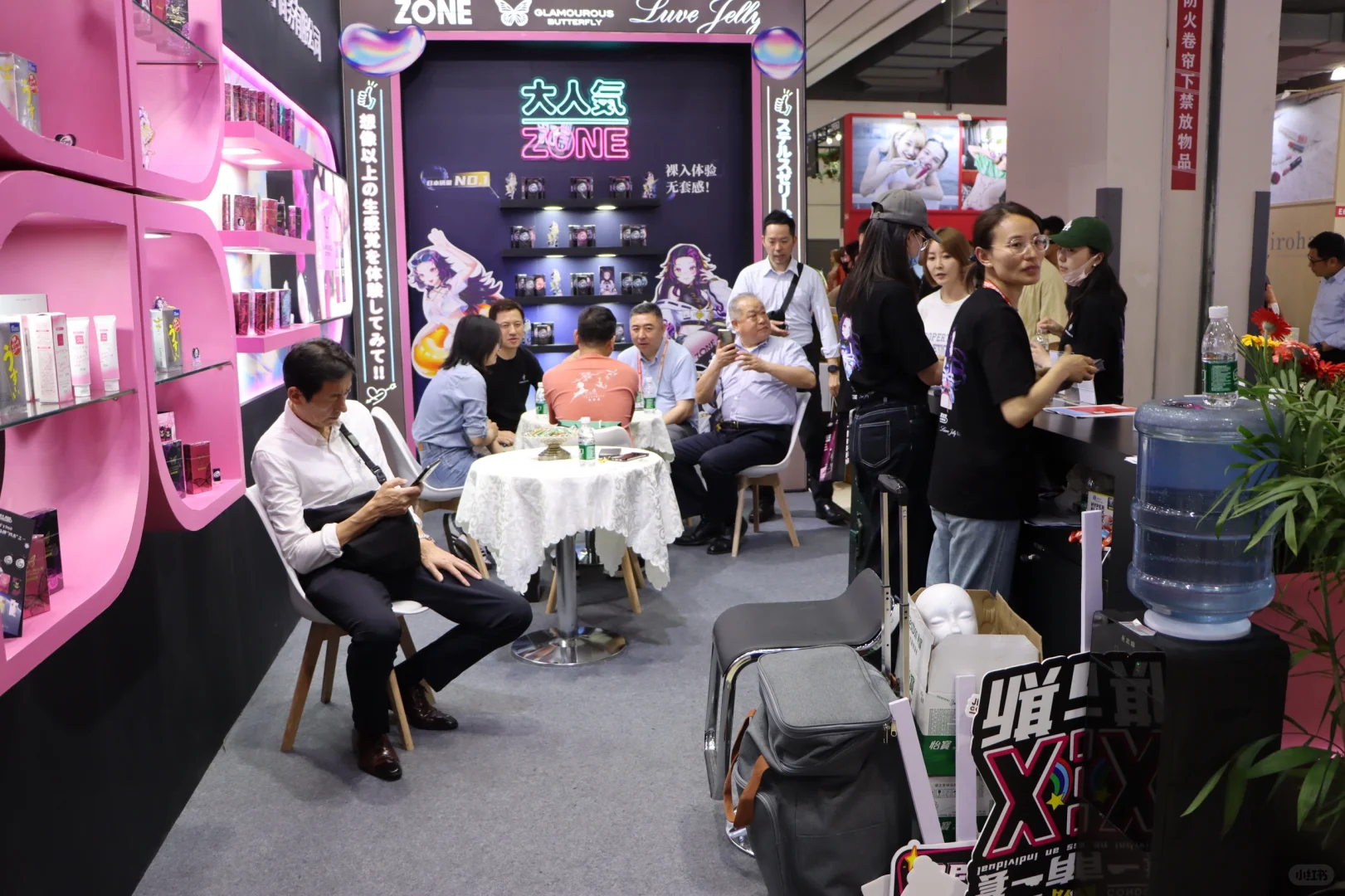 API上海成人展随拍 看到了喜欢的品牌tt