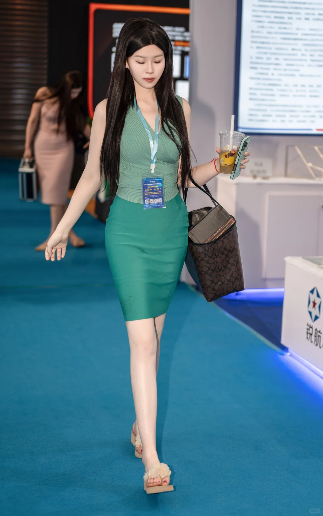 宝鸡市钛谷国际钛产业博览会街拍