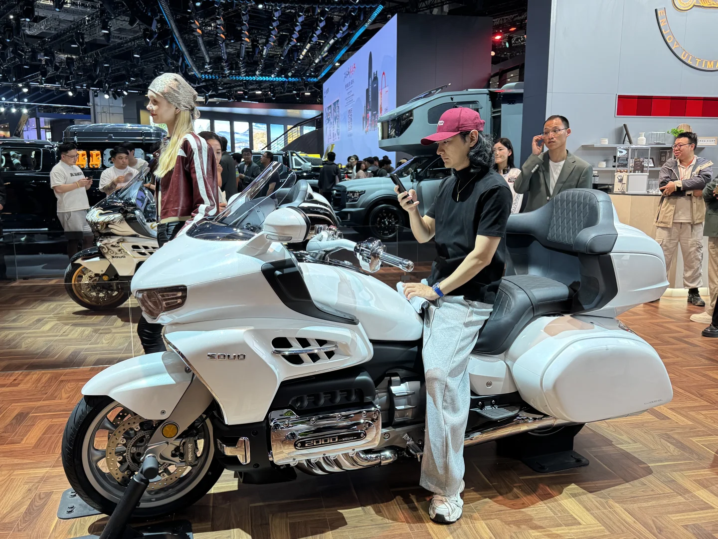 暴走上海国际汽车工业展览会??