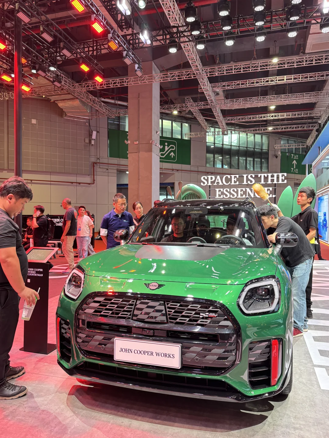 暴走上海国际汽车工业展览会??