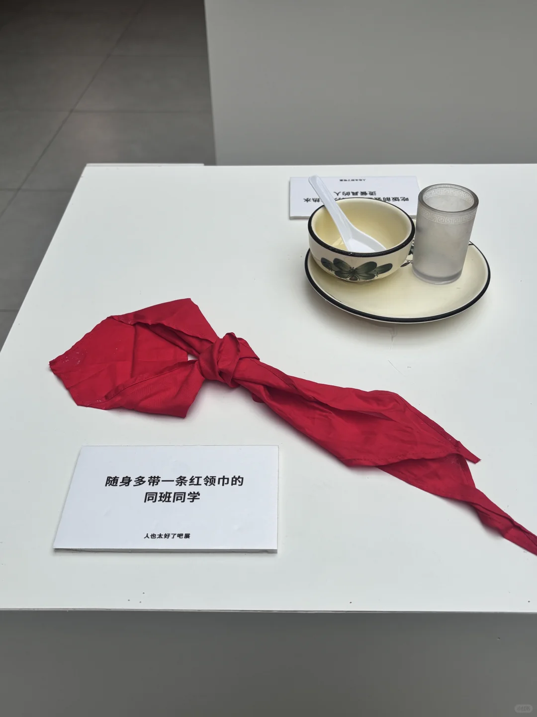 当只有一个人看展 有人帮你认真拍照时