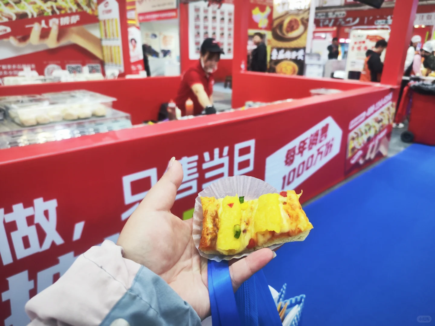 长春餐博会 大馋丫头们吃了！