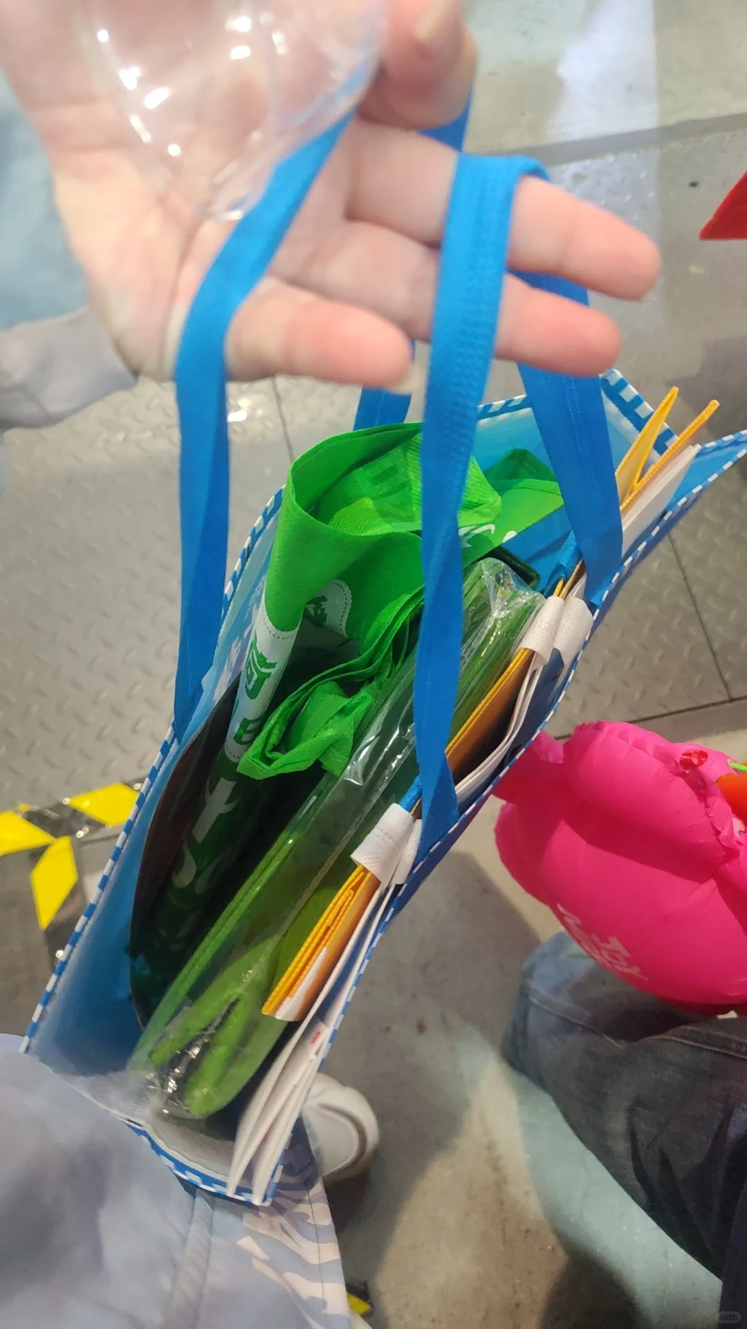 长春餐博会 大馋丫头们吃了！