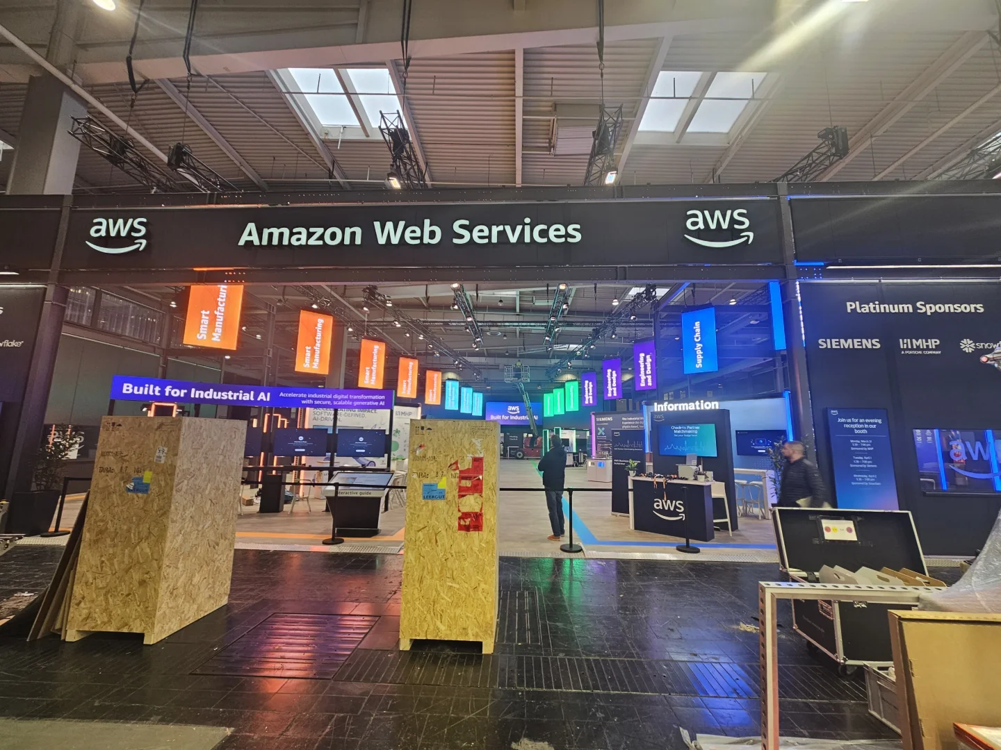 汉诺威展台搭建中，现场搭建实拍！