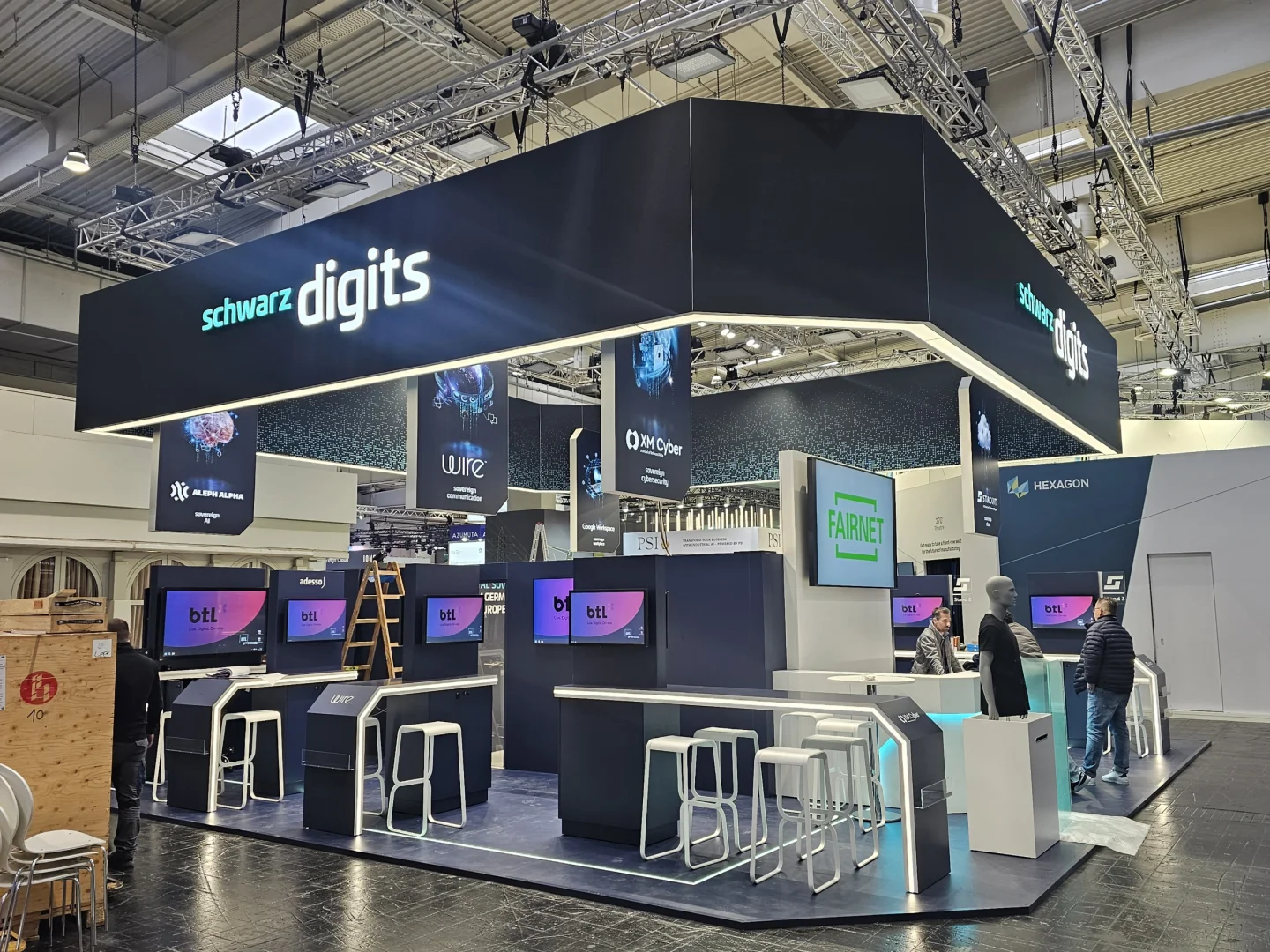 汉诺威展台搭建中，现场搭建实拍！