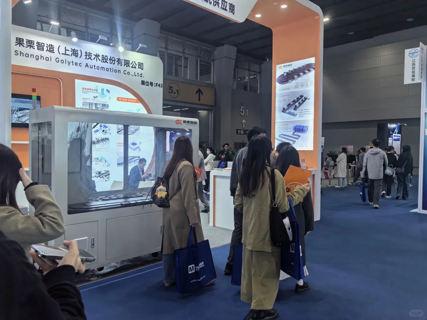 寻找天津展会拍照兼职??