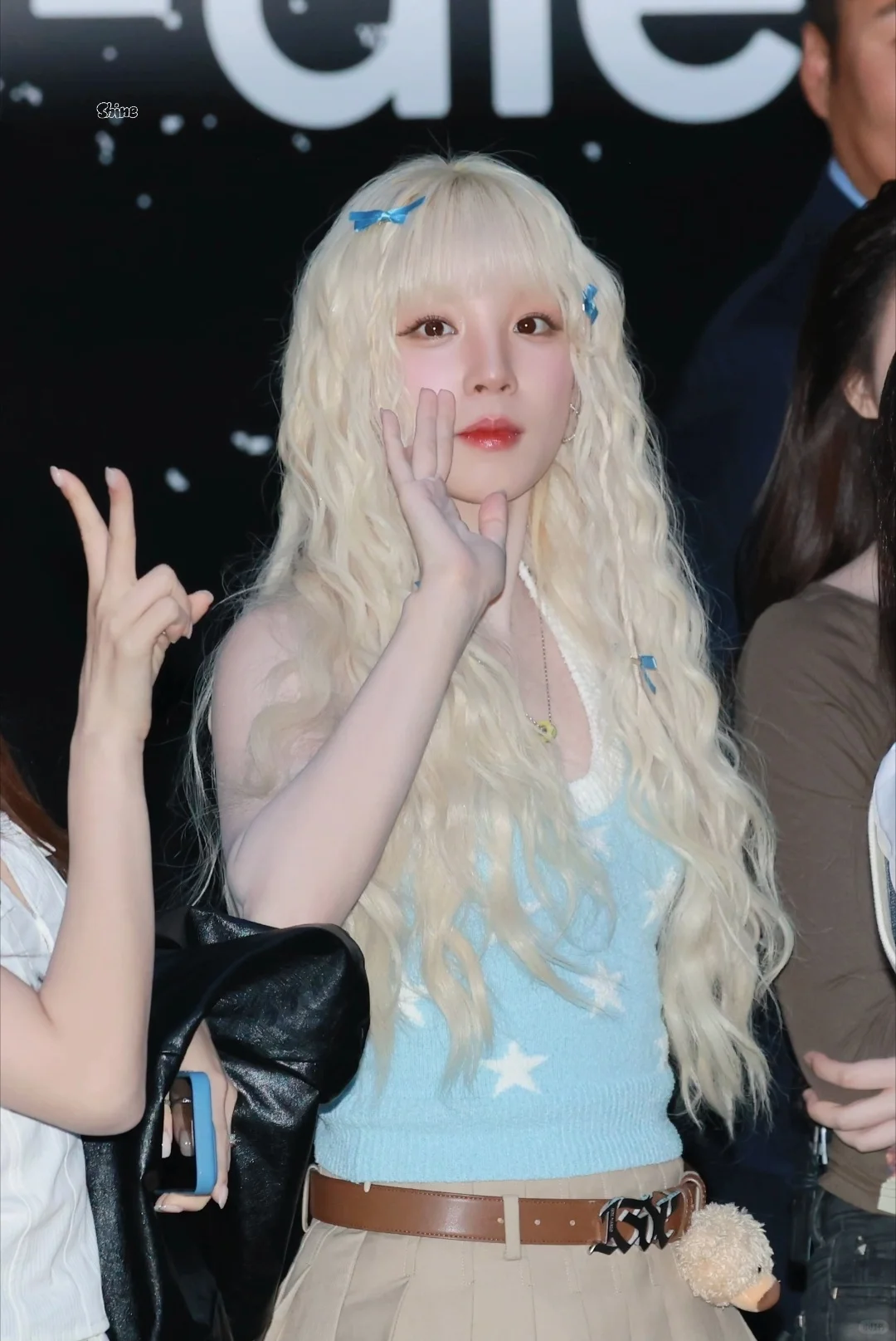 姐几个来参加G的“葬礼”了…IDLE今天7周年