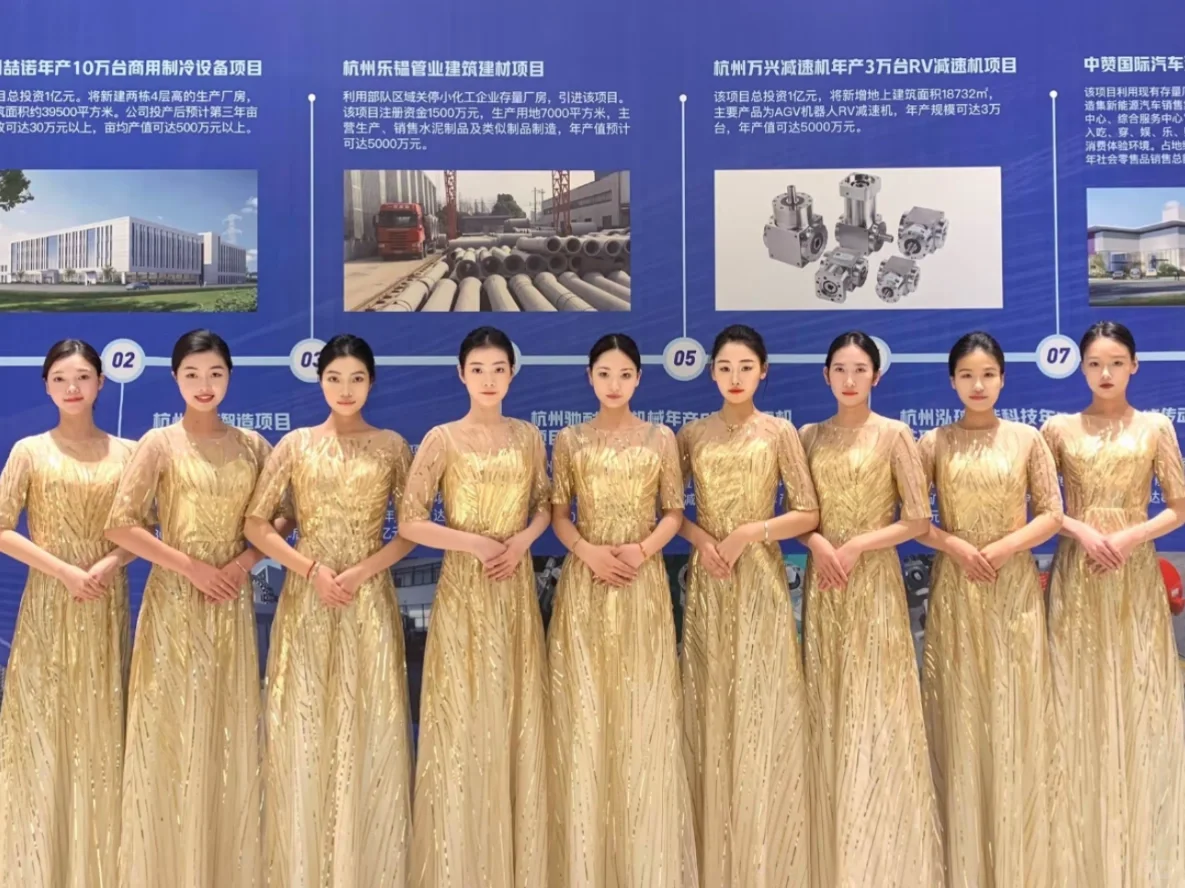 大学生没课被室友拉去站礼仪仨点赚了450+