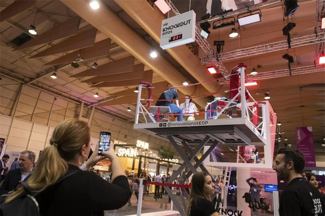 ?电力集团网络峰会 | 点亮数字能源新未来。