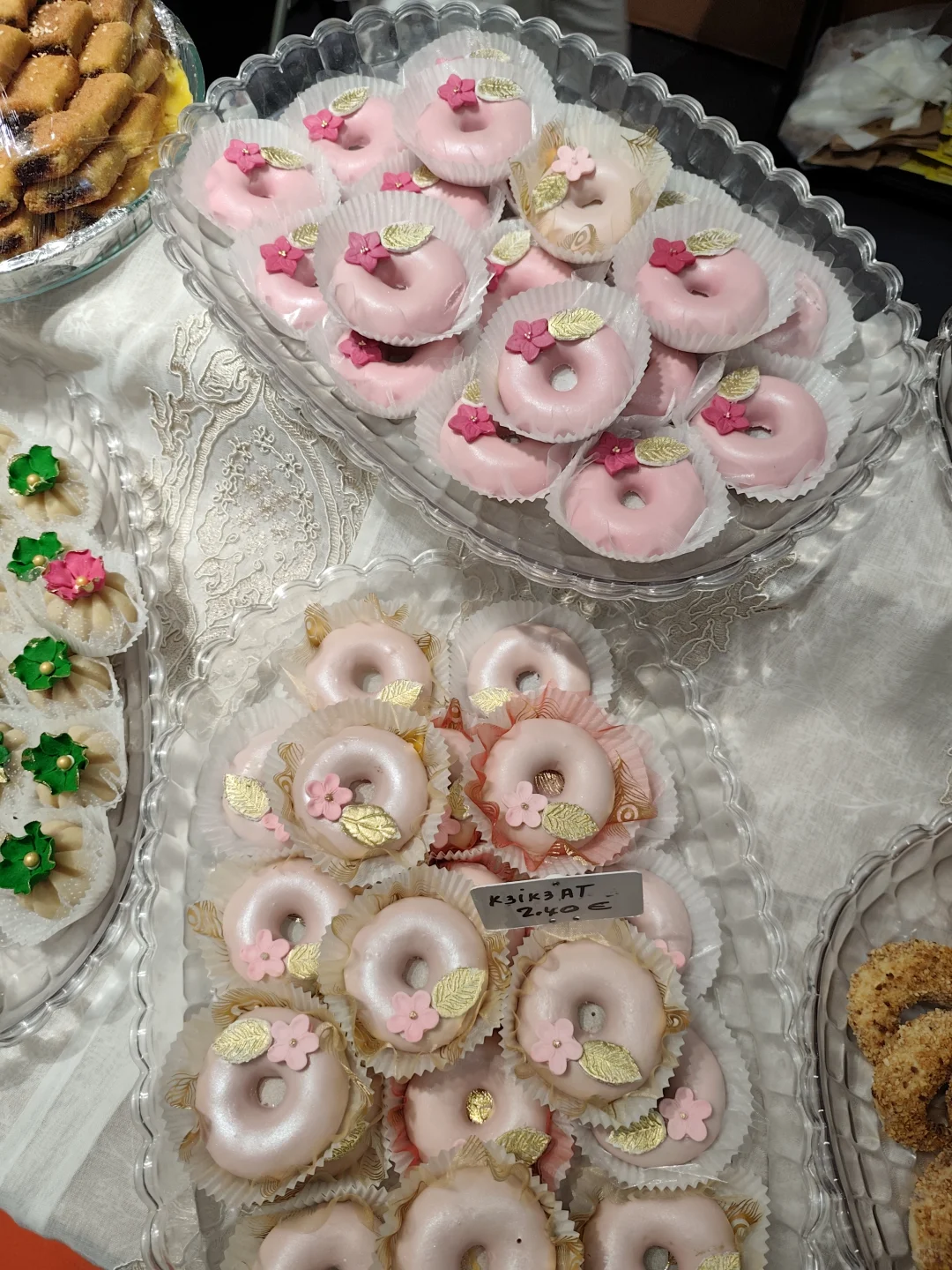 巴黎博览会惊艳到了，各个国家的美食和衣服