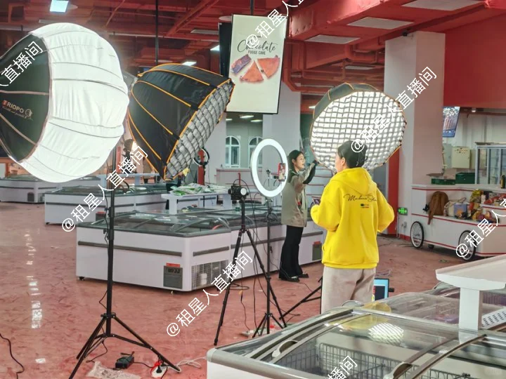 展会现场来啦！直播设备全套出租啦！