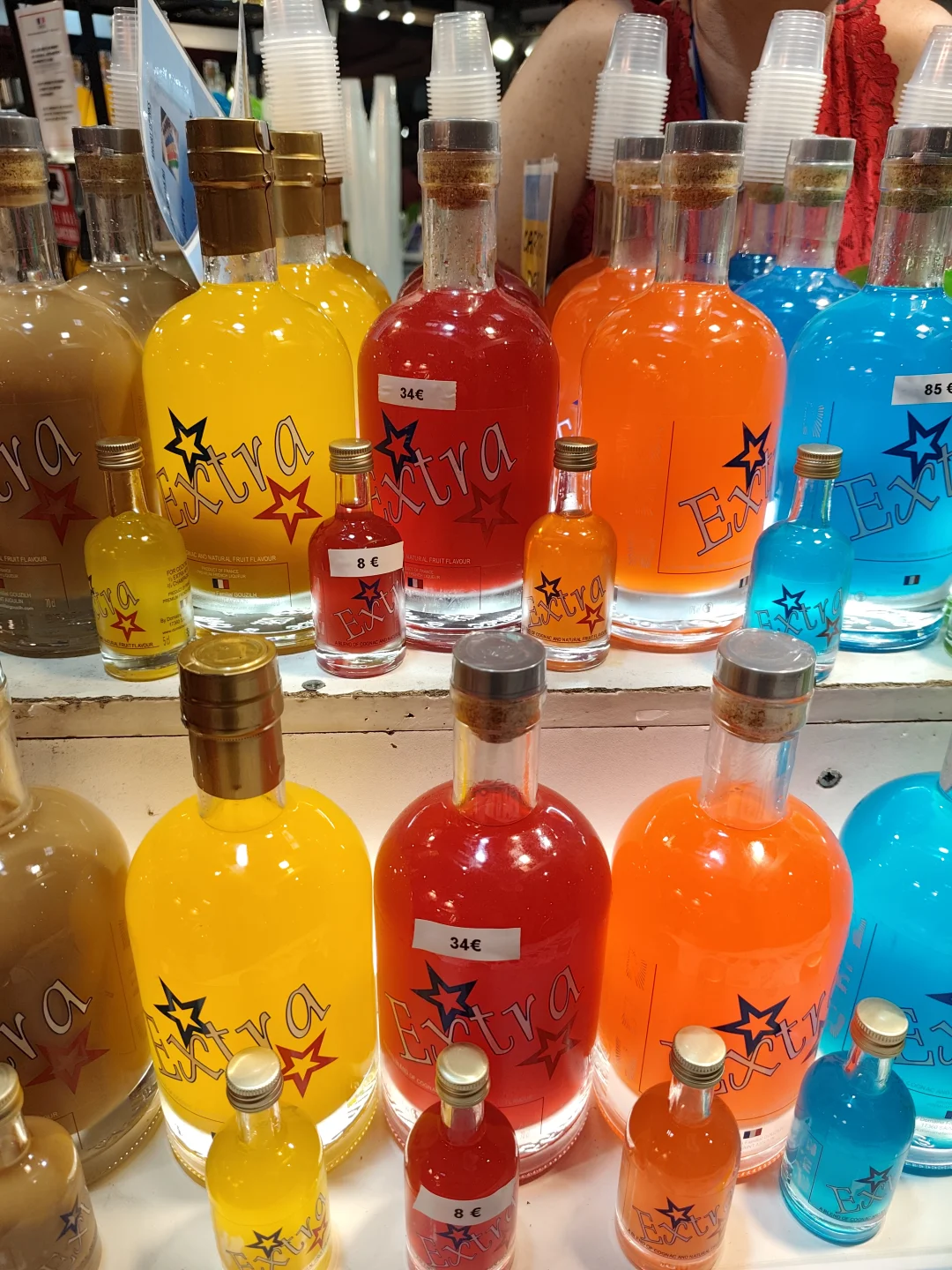 巴黎博览会惊艳到了，各个国家的美食和衣服