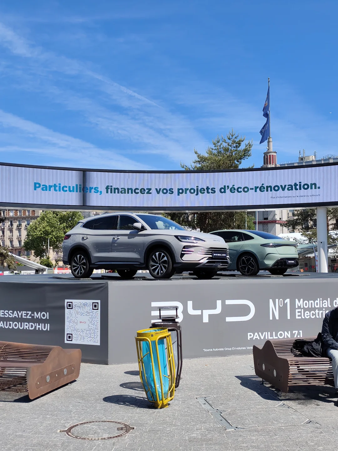 巴黎博览会惊艳到了，各个国家的美食和衣服