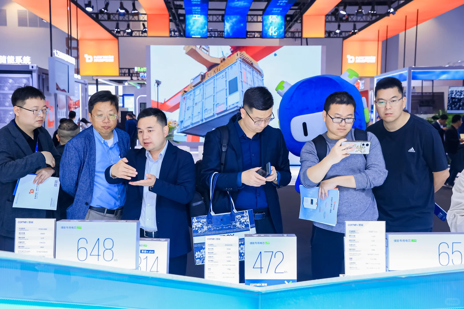 最快量产！全球首款472Ah大电池亮相ESIE