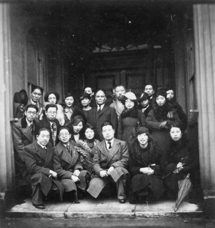 1936，中国留法艺术学会参观团在伦敦展览会