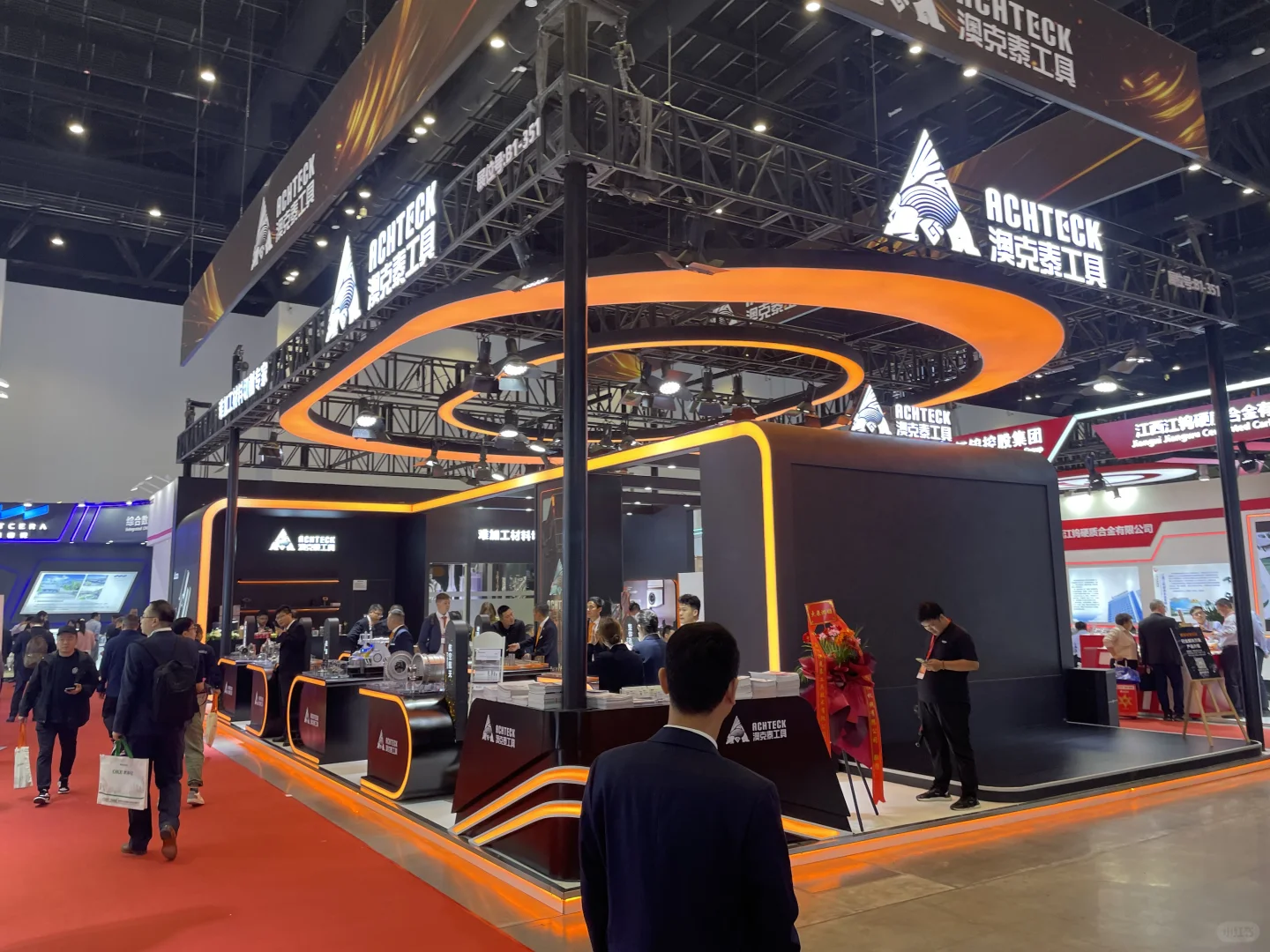 猜一下哪一个是我们搭建的?