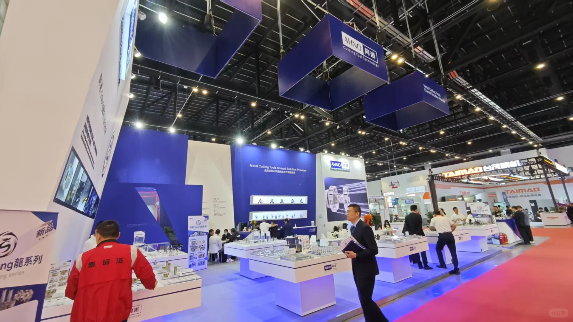 猜一下哪一个是我们搭建的?