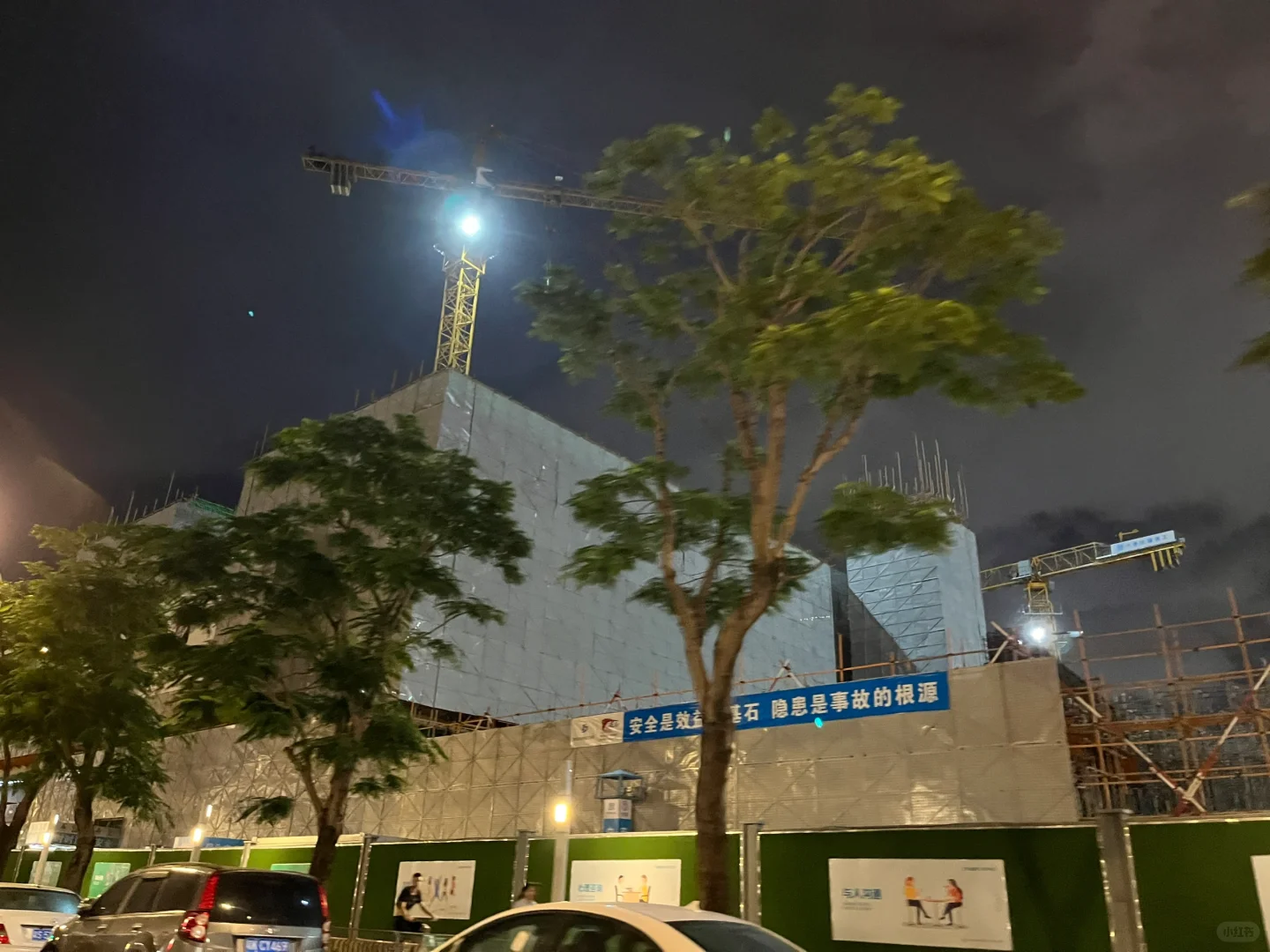 日夜赶工的会展城学校和冰雪世界