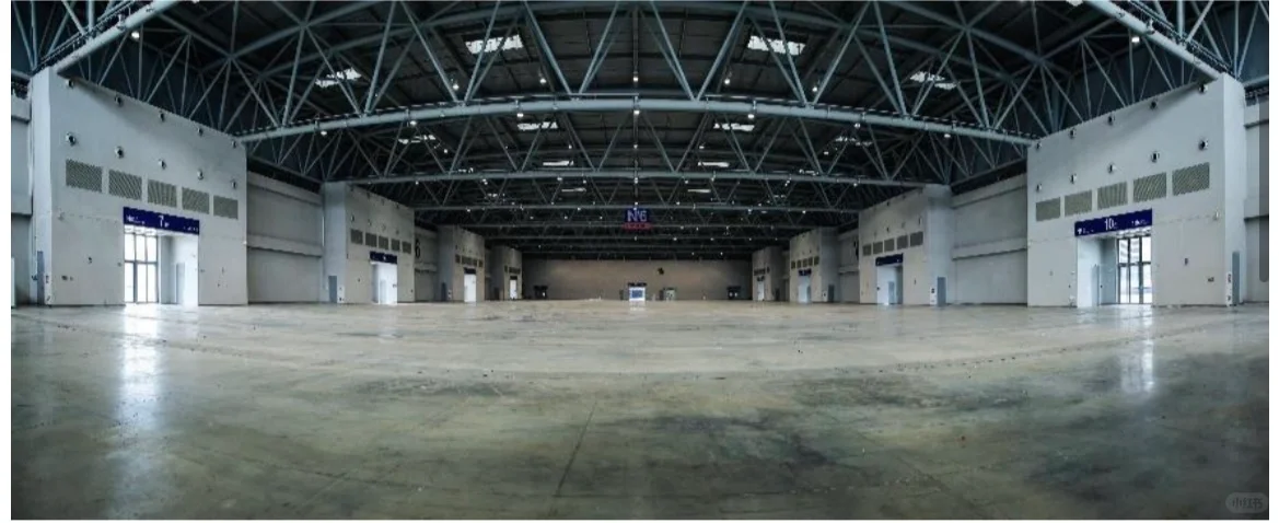 像高铁站又像演唱会还可以办展