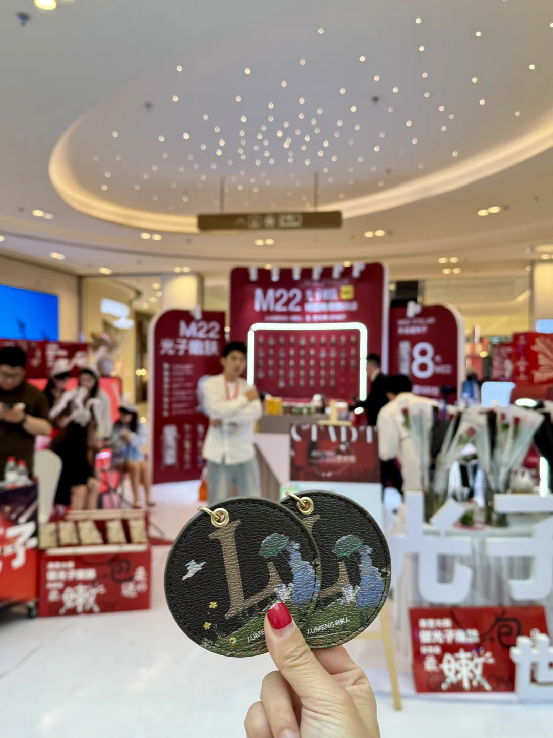 被新疆“质子团”包围！会展吾悦的颜值???