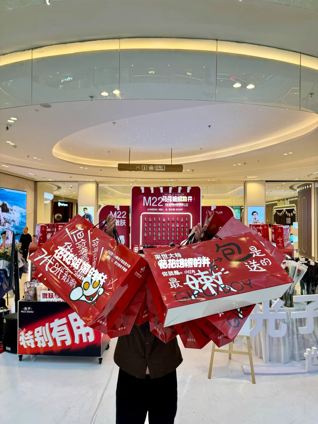 被新疆“质子团”包围！会展吾悦的颜值???