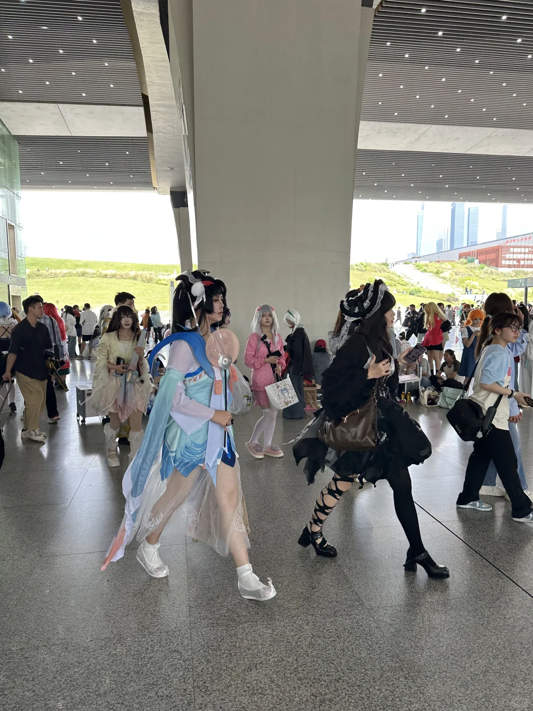 哇塞！！！！今天全成都的人都来西博成了吧。。。。