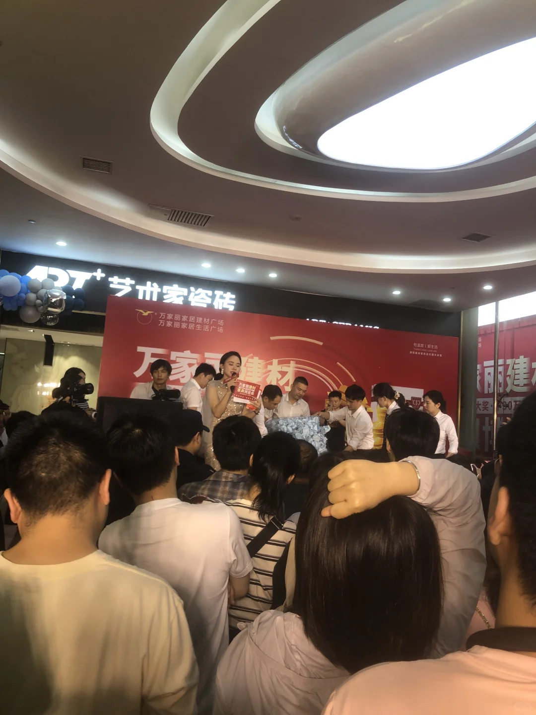 宝子们！！快来看我在万家丽建材家具博览会的