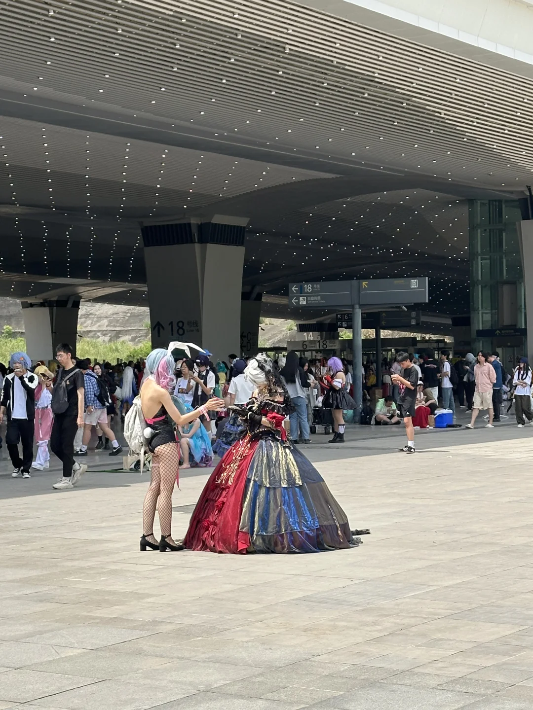 哇塞！！！！今天全成都的人都来西博成了吧。。。。