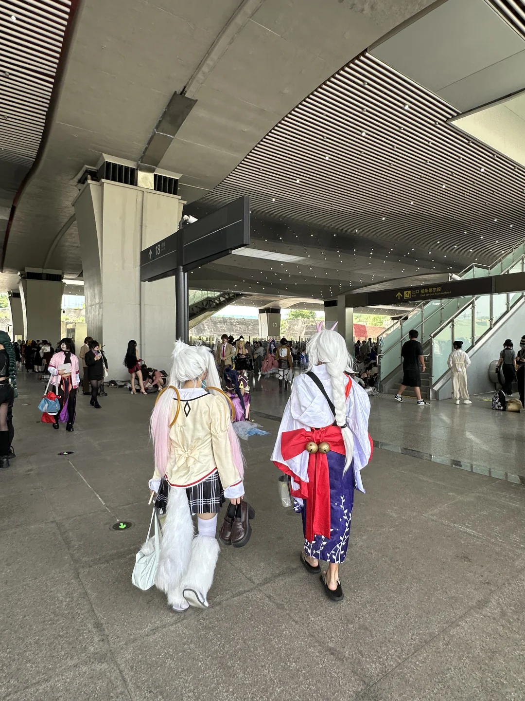 哇塞！！！！今天全成都的人都来西博成了吧。。。。