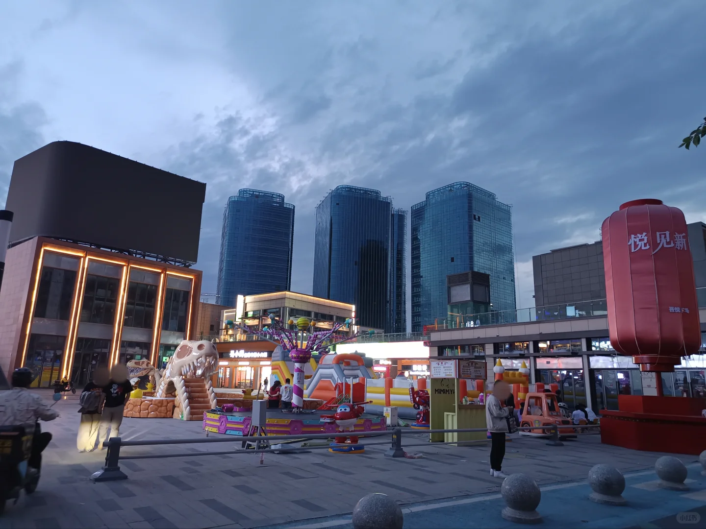 会展片区这里的夜市开了，你来了么