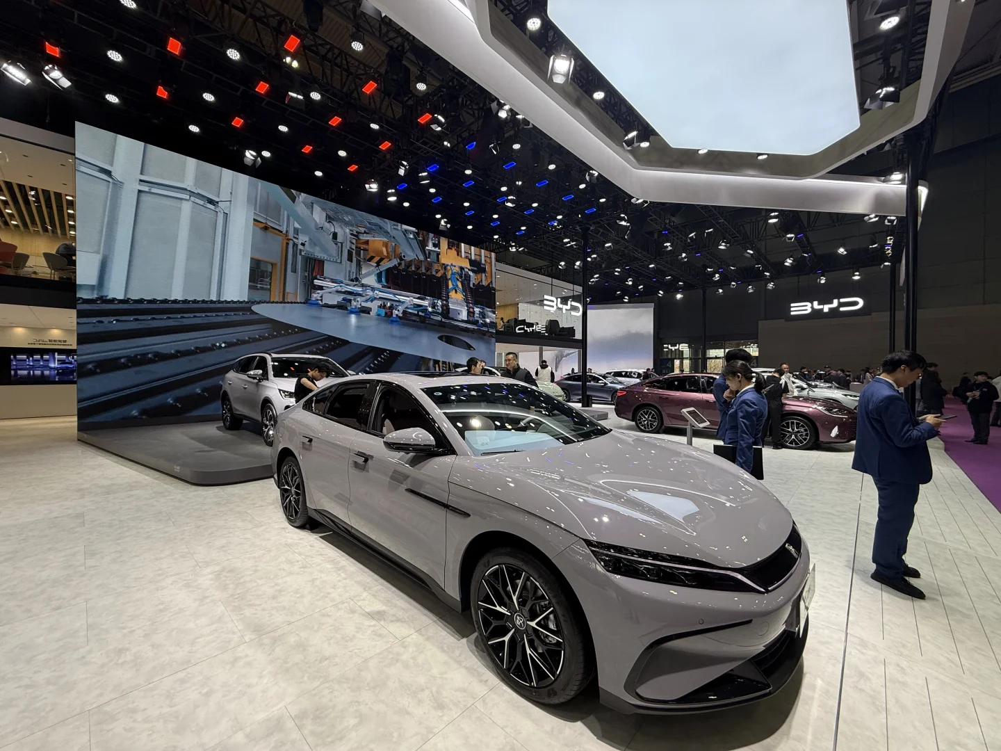 车展，比亚迪销售最少来了两百个