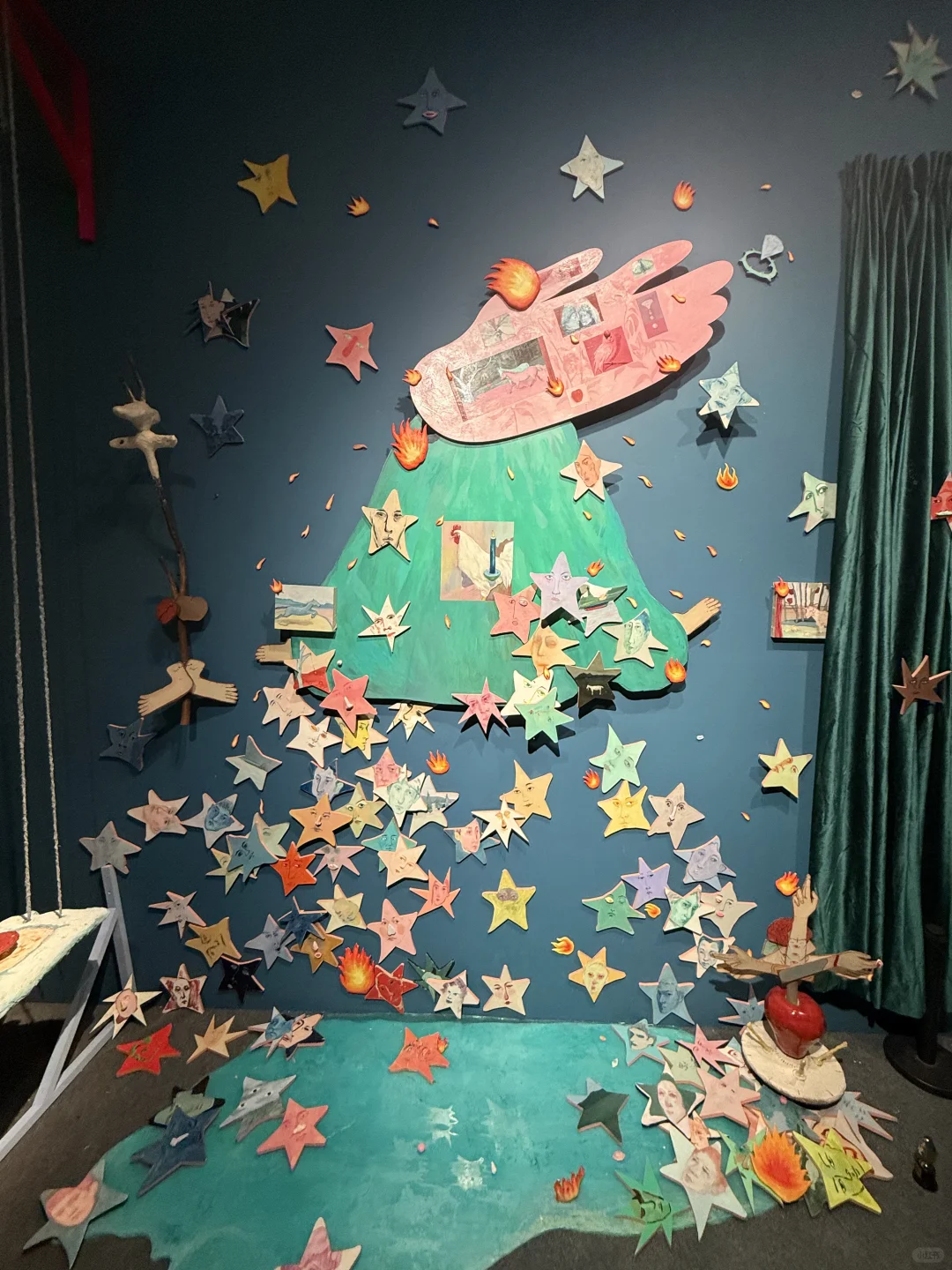 央美毕业展人好多