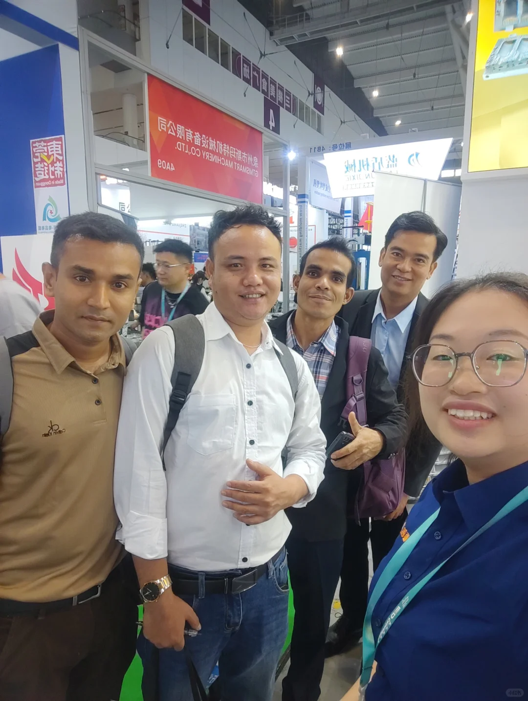 展会将于15分钟后结束，我们明年上海再见。