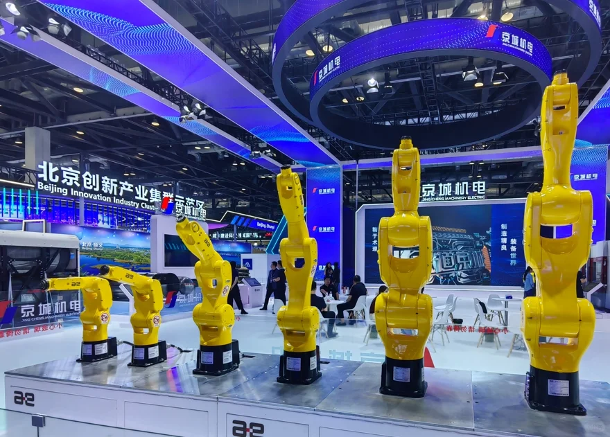 漫游赏景：参观中国北京国际科技产业博览会