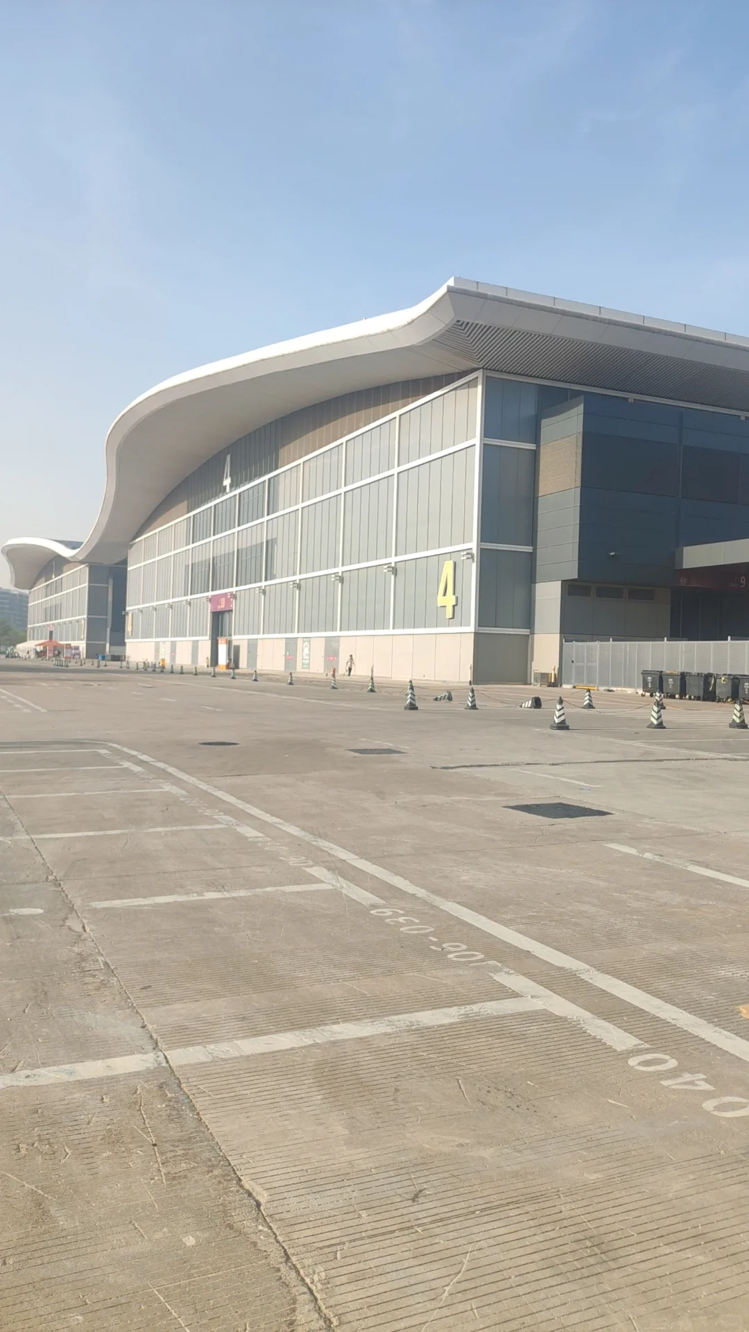 展会将于15分钟后结束，我们明年上海再见。