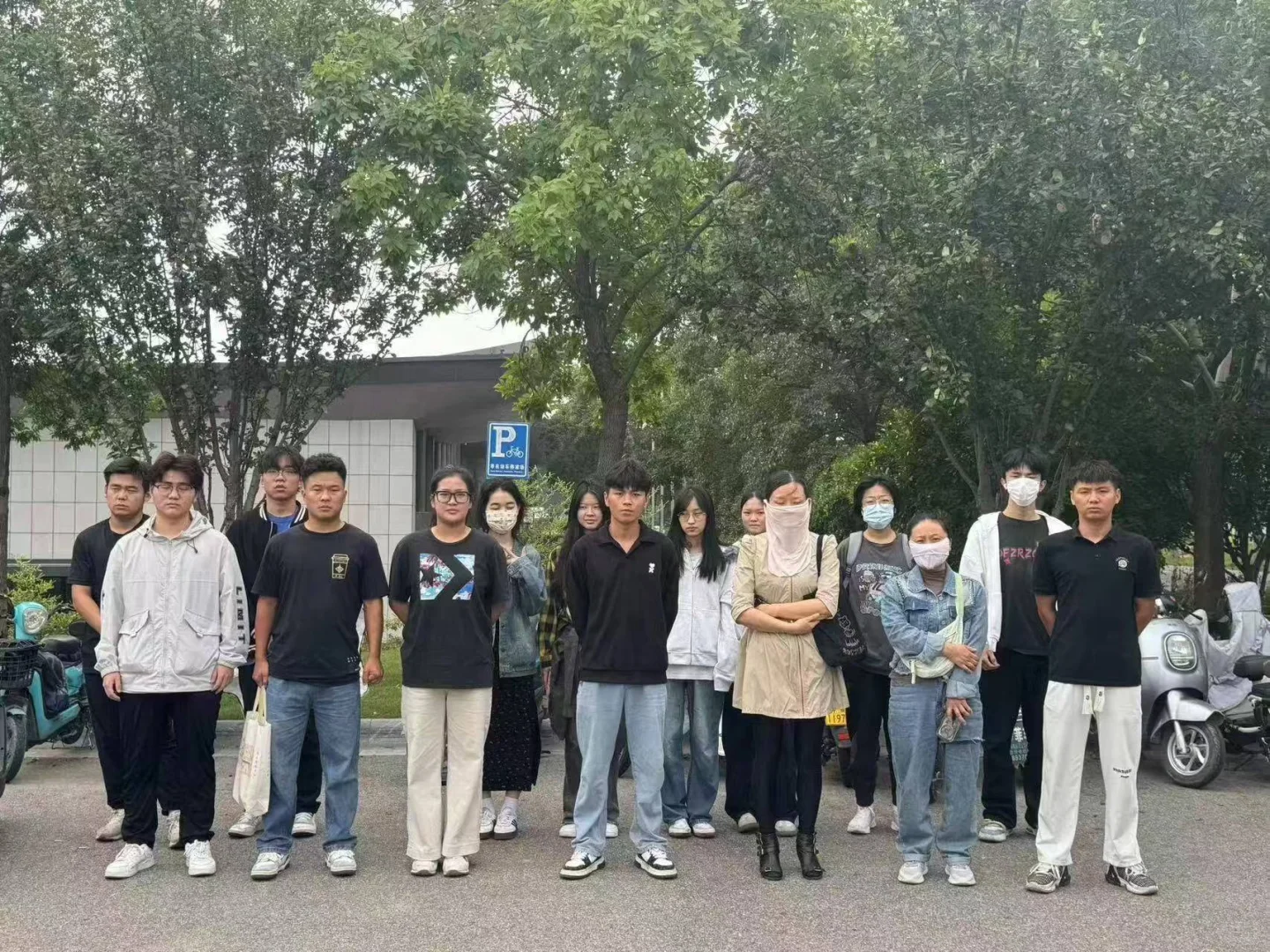 武汉展会举牌协助，发传单地推，礼仪模特